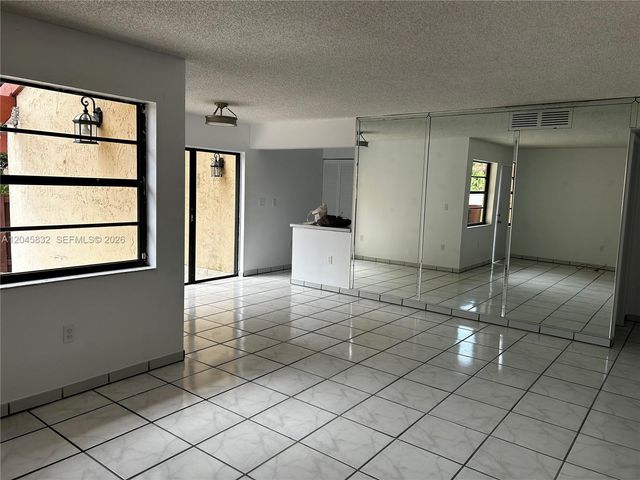 301 W Park Drive 10111, Miami, FL 33172