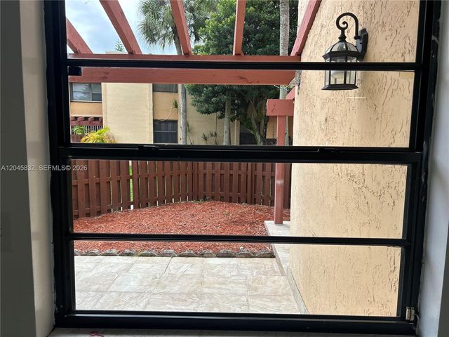 301 W Park Drive 10111, Miami, FL 33172