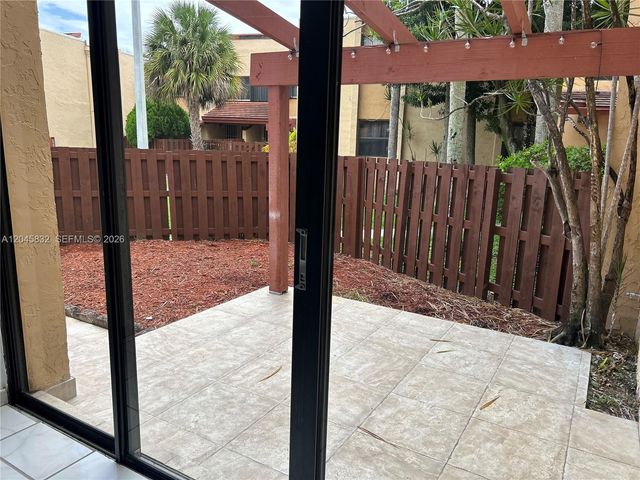 301 W Park Drive 10111, Miami, FL 33172