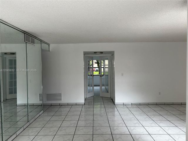 301 W Park Drive 10111, Miami, FL 33172