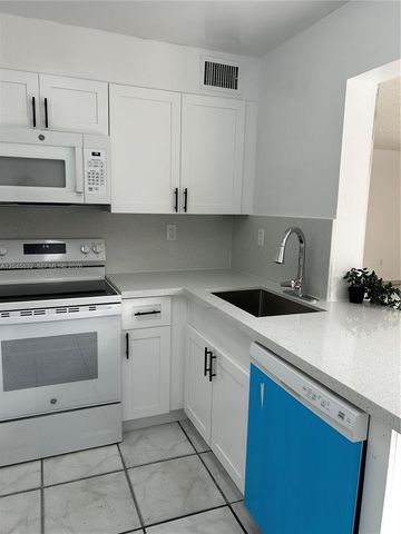301 W Park Drive 10111, Miami, FL 33172