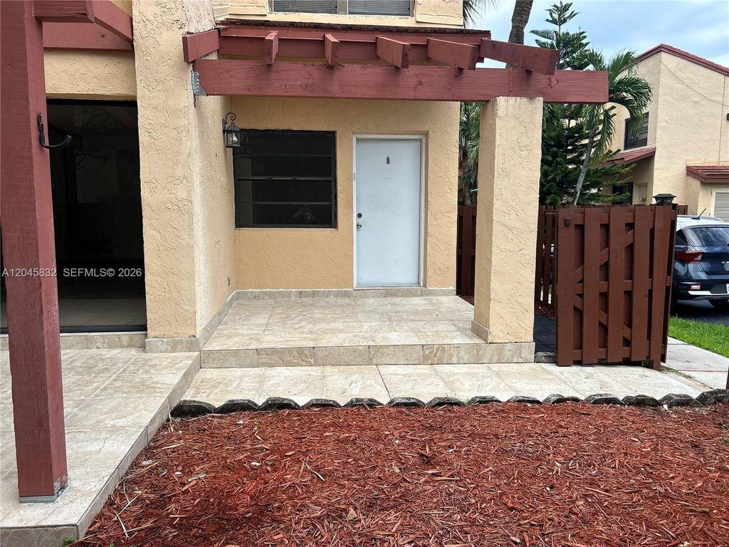 301 W Park Drive 10111, Miami, FL 33172