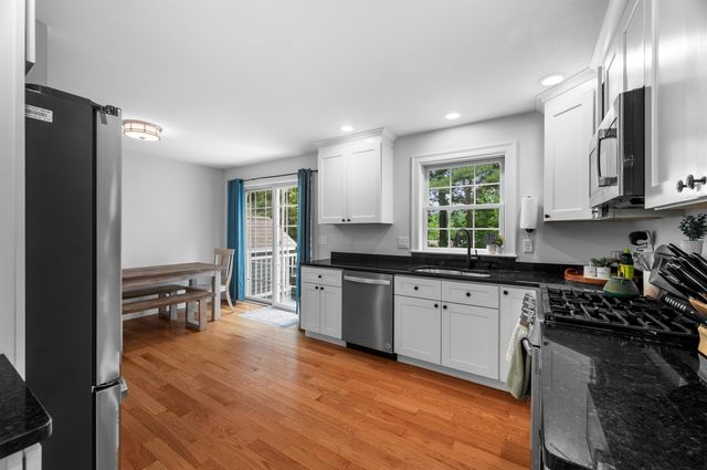34 Crawley Falls Road, Brentwood, NH 03833