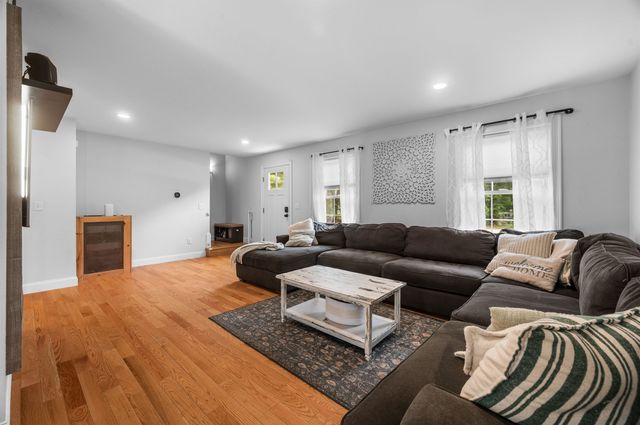 34 Crawley Falls Road, Brentwood, NH 03833