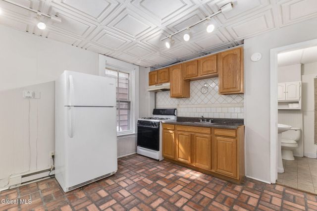 134 Front Street, Schenectady, NY 12305