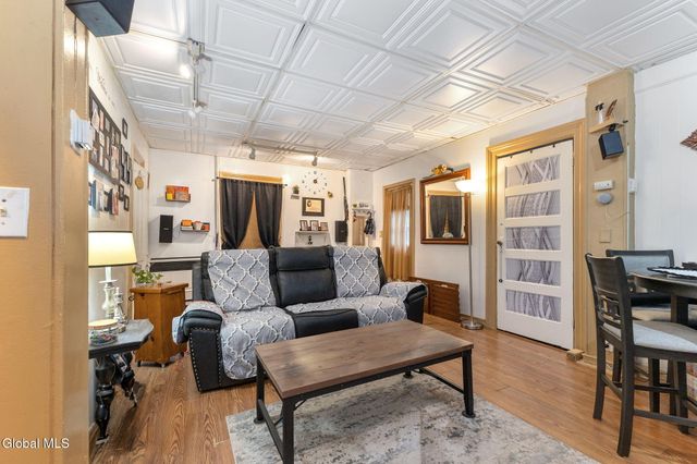 134 Front Street, Schenectady, NY 12305