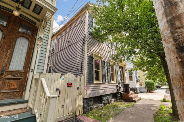 134 Front Street, Schenectady, NY 12305