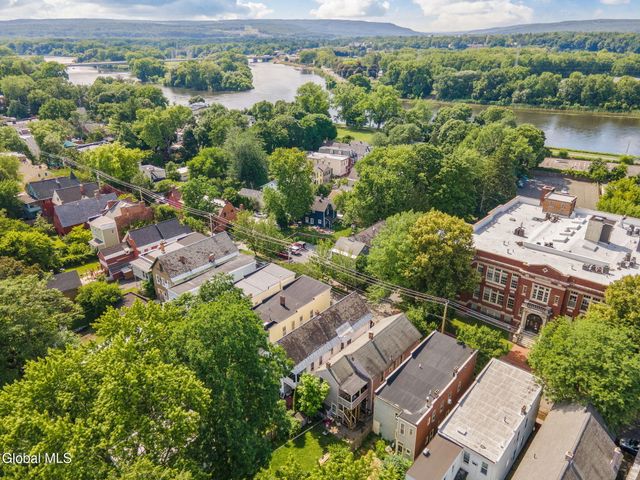 134 Front Street, Schenectady, NY 12305