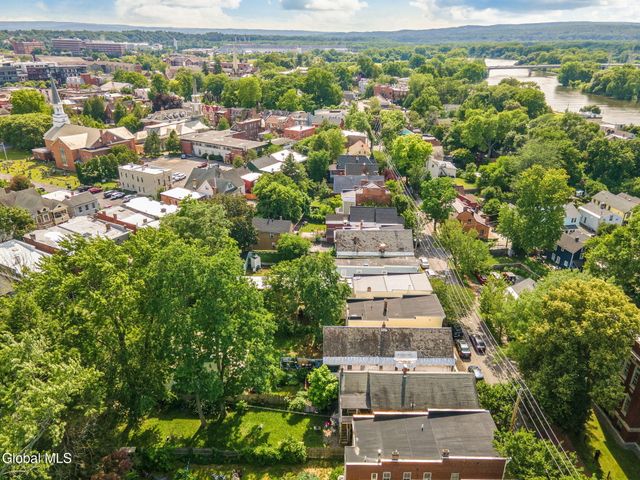 134 Front Street, Schenectady, NY 12305