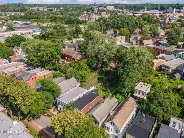 134 Front Street, Schenectady, NY 12305