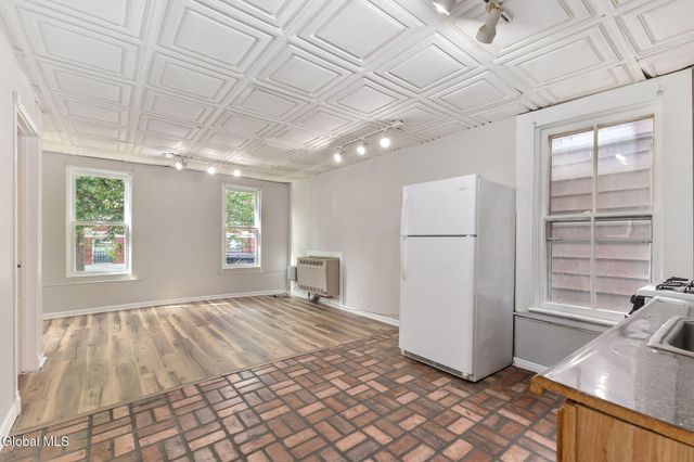 134 Front Street, Schenectady, NY 12305