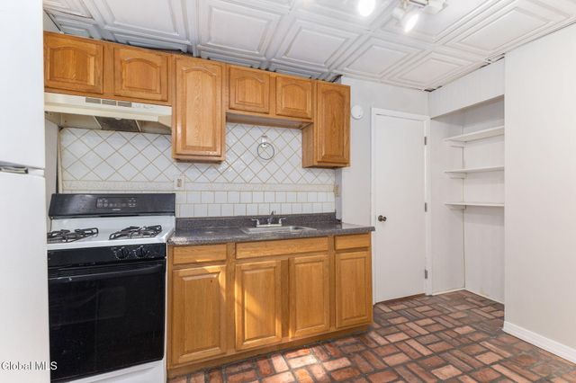 134 Front Street, Schenectady, NY 12305