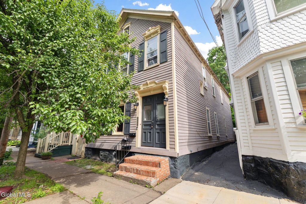 134 Front Street, Schenectady, NY 12305