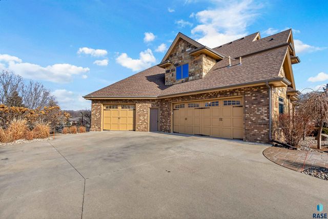 2208 W Cherrywood Cir Circle, Sioux Falls, SD 57108