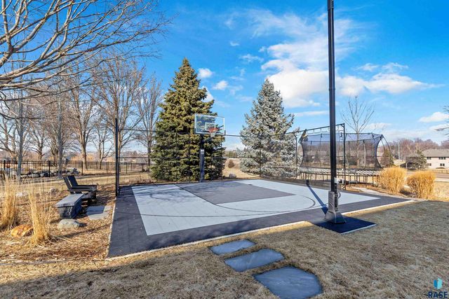 2208 W Cherrywood Cir Circle, Sioux Falls, SD 57108