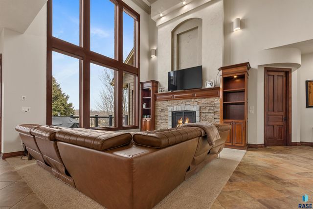 2208 W Cherrywood Cir Circle, Sioux Falls, SD 57108