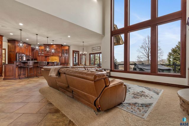 2208 W Cherrywood Cir Circle, Sioux Falls, SD 57108