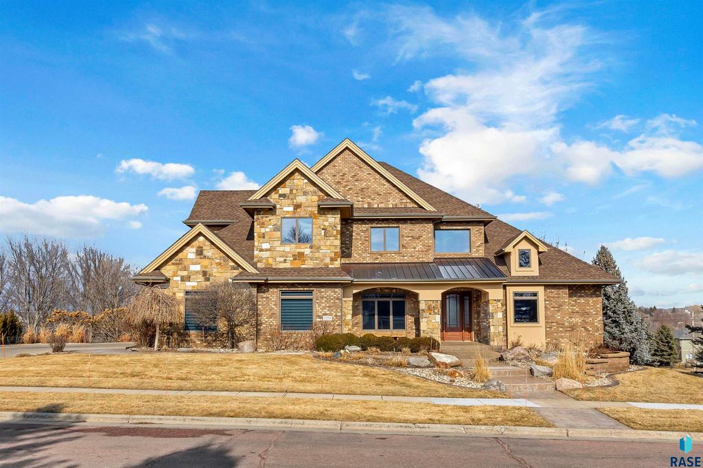 2208 W Cherrywood Cir Circle, Sioux Falls, SD 57108