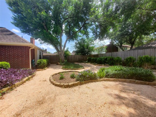1703 E Hedgecroft Drive, El Lago, TX 77586