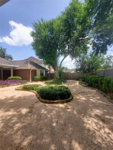 1703 E Hedgecroft Drive, El Lago, TX 77586