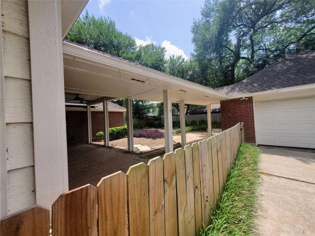 1703 E Hedgecroft Drive, El Lago, TX 77586