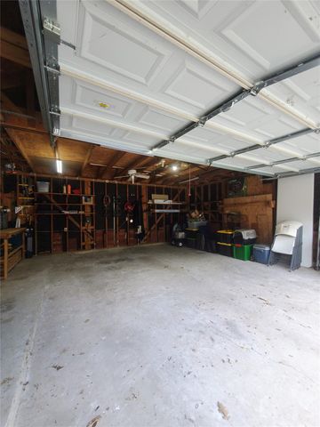 1703 E Hedgecroft Drive, El Lago, TX 77586