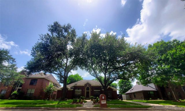 1703 E Hedgecroft Drive, El Lago, TX 77586