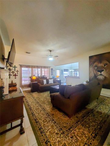 1703 E Hedgecroft Drive, El Lago, TX 77586