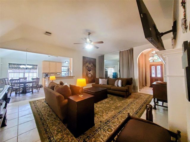 1703 E Hedgecroft Drive, El Lago, TX 77586
