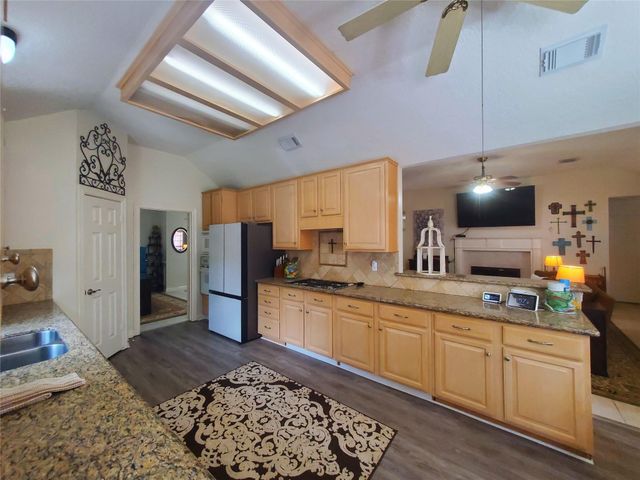 1703 E Hedgecroft Drive, El Lago, TX 77586
