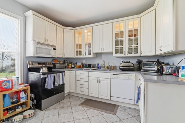 10 Brighton Ave, Andover Boro, NJ 07821