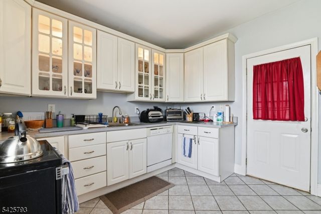 10 Brighton Ave, Andover Boro, NJ 07821