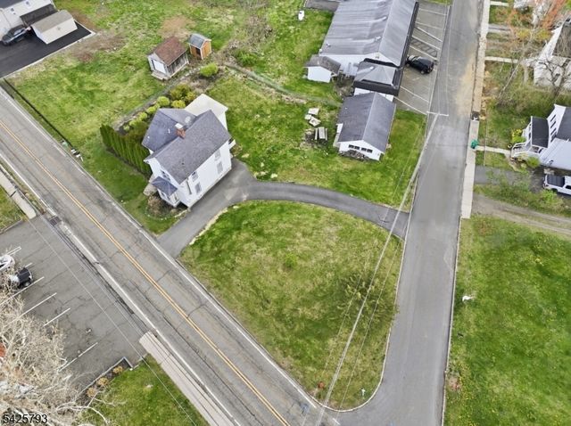 10 Brighton Ave, Andover Boro, NJ 07821