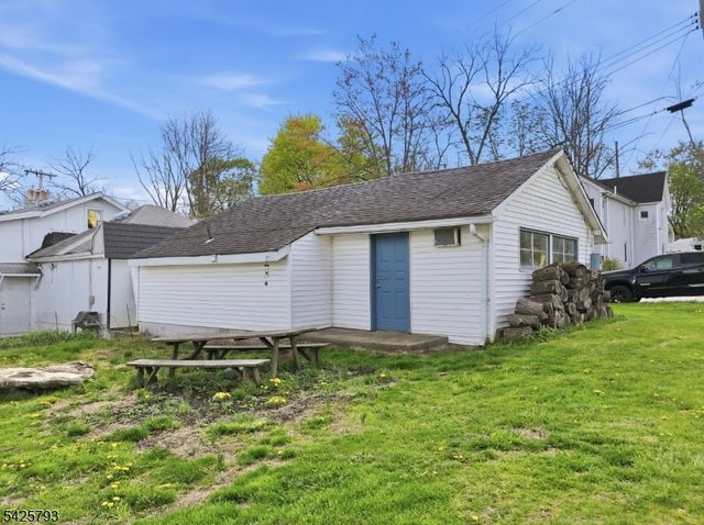 10 Brighton Ave, Andover Boro, NJ 07821