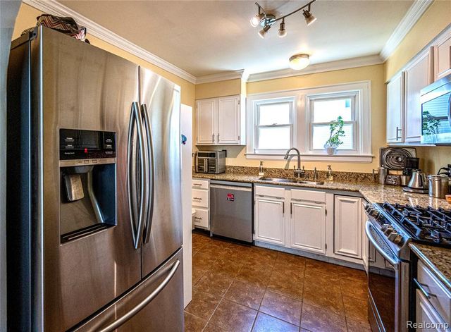 2979 Royal Avenue, Berkley, MI 48072
