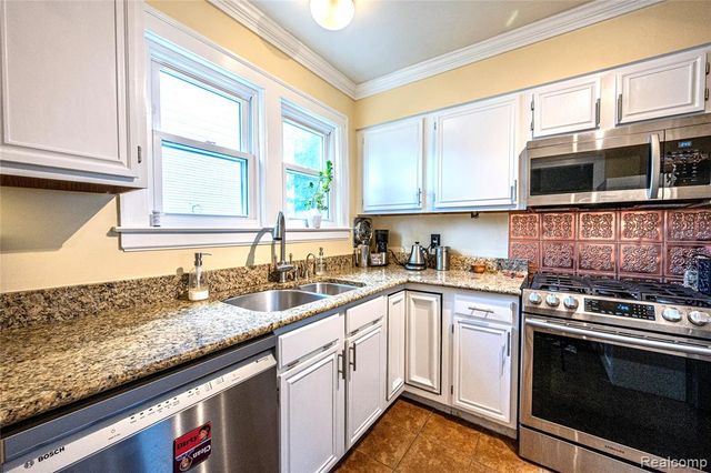 2979 Royal Avenue, Berkley, MI 48072