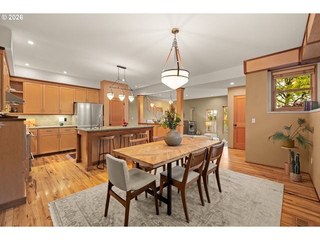 3464 Nw SAVIER St, Portland, OR 97210