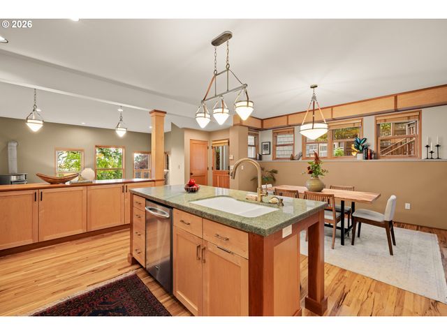 3464 Nw SAVIER St, Portland, OR 97210