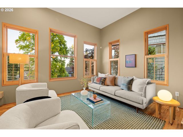 3464 Nw SAVIER St, Portland, OR 97210