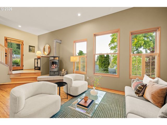 3464 Nw SAVIER St, Portland, OR 97210