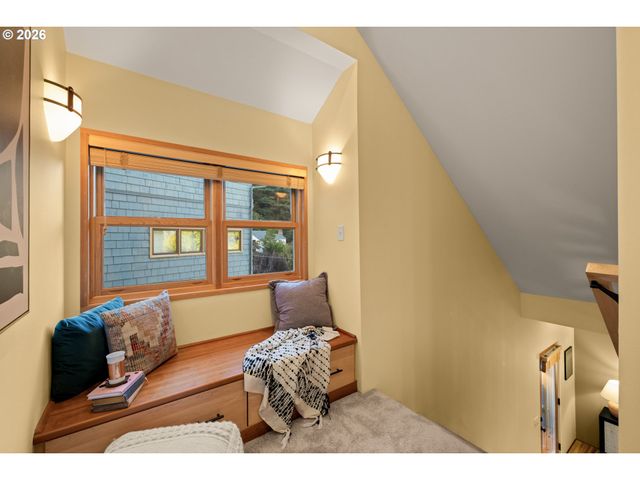 3464 Nw SAVIER St, Portland, OR 97210