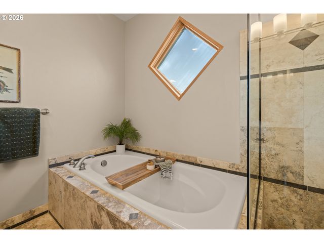3464 Nw SAVIER St, Portland, OR 97210