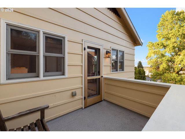 3464 Nw SAVIER St, Portland, OR 97210