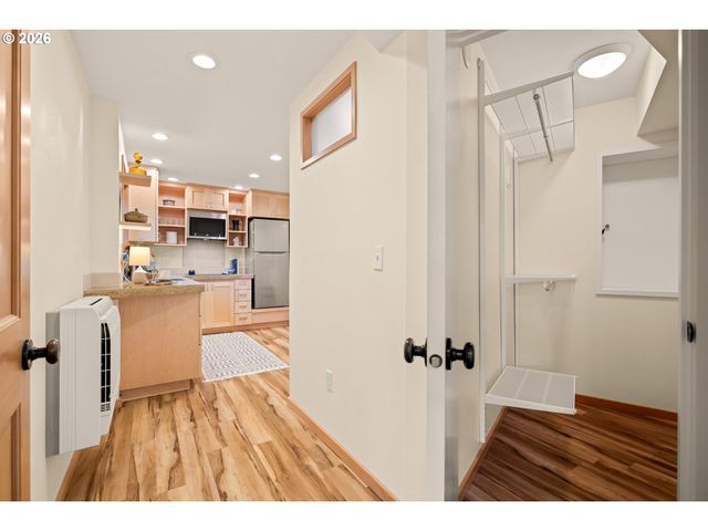 3464 Nw SAVIER St, Portland, OR 97210
