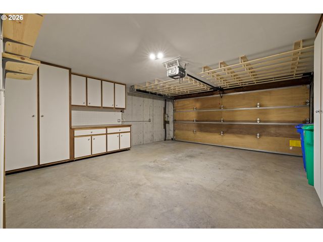 3464 Nw SAVIER St, Portland, OR 97210