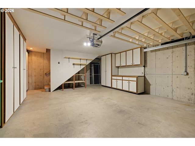 3464 Nw SAVIER St, Portland, OR 97210