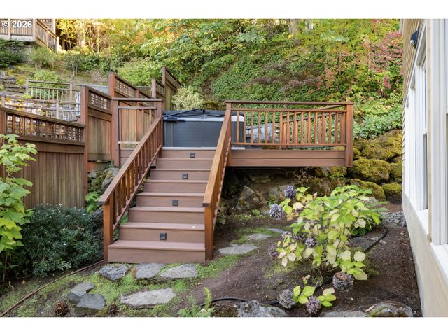 3464 Nw SAVIER St, Portland, OR 97210