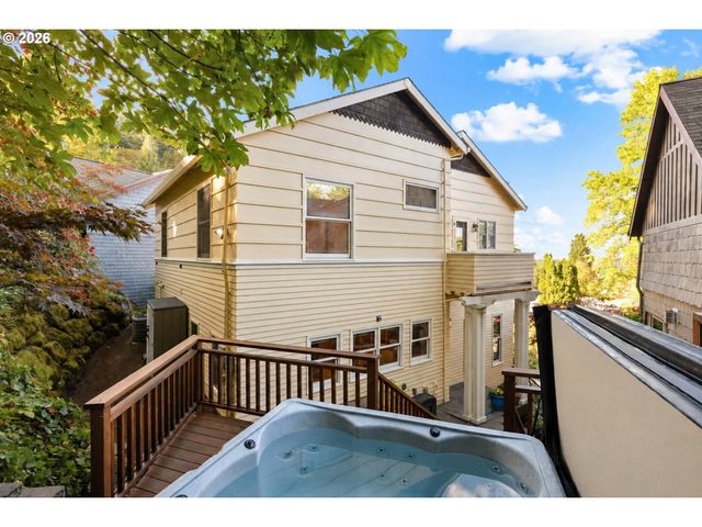 3464 Nw SAVIER St, Portland, OR 97210