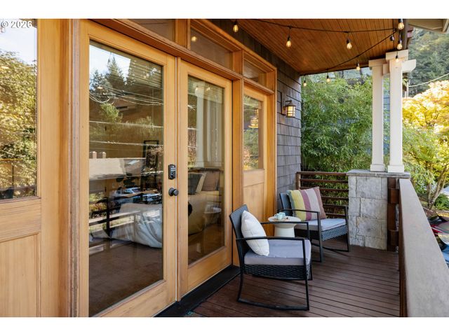 3464 Nw SAVIER St, Portland, OR 97210