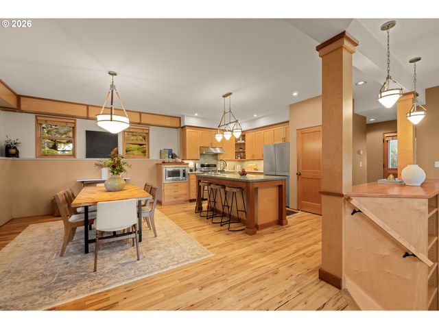 3464 Nw SAVIER St, Portland, OR 97210